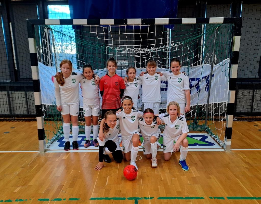 Fiúk ellen futsaloztak legkisebb leányaink