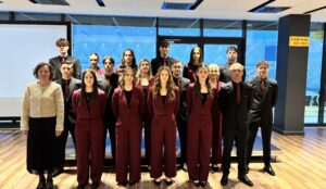 Szalagot kaptak az Illés Akadémia Gimnáziuma végzős diákjai