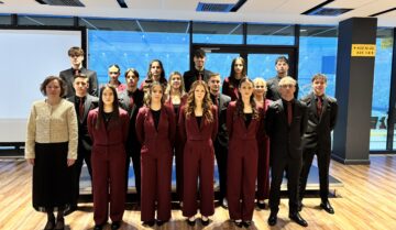 Szalagot kaptak az Illés Akadémia Gimnáziuma végzős diákjai